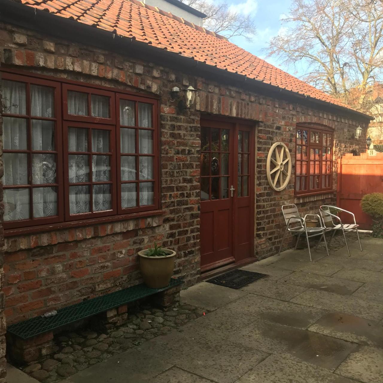 Old Grey Mare Hotel York Exterior photo